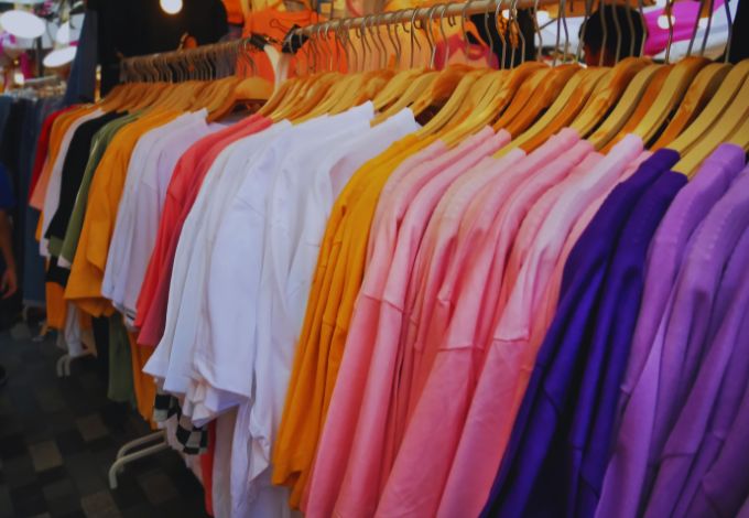 How to Choose a Reliable Surplus Clothing Supplier